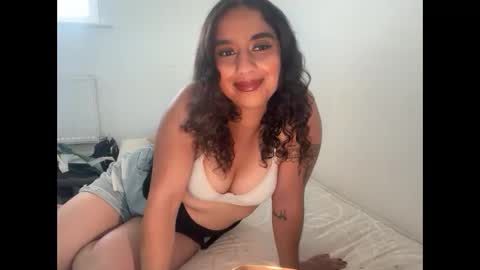 fayfay2002 online show from May 7, 6:36 pm