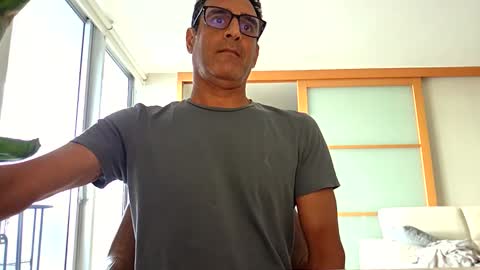 Snapshot of fdavoudi chatting on September 13, 10:01 pm Miami Persian online show from September 13, 10:01 pm