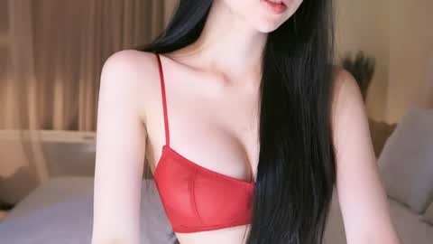 feel_me_00 online show from April 16, 10:01 pm