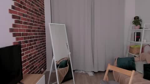 Snapshot of feel_our_vibe chatting on January 21, 4:27 pm Daniela online show from January 21, 4:27 pm