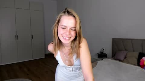 Snapshot of feel_our_vibe chatting on September 12, 6:59 am Daniela online show from September 12, 6:59 am