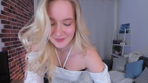Snapshot of feel_our_vibe chatting on February 2, 4:43 pm Daniela online show from February 2, 4:43 pm