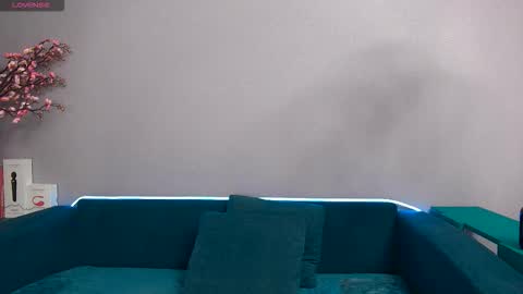 Laura online show from September 20, 6:44 pm