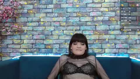 Laura online show from December 5, 6:17 pm