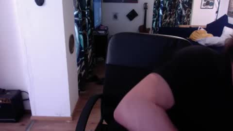 feetkissboy online show from March 13, 9:45 am