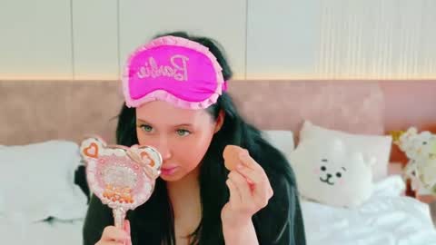 Felicia Herceg online show from February 7, 8:06 am