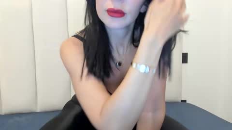 Snapshot of felinechic chatting on March 1, 3:49 pm FelineChic online show from March 1, 3:49 pm