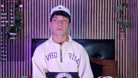 felipe_boy_18 online show from September 24, 3:35 am