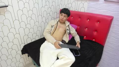 felipe_boy_18 online show from March 1, 3:21 am