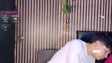 felipe_boy_18 online show from November 2, 3:17 am