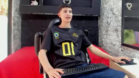 felipe fiire online show from May 8, 4:45 pm