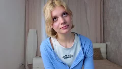 Snapshot of felisaparody chatting on September 16, 7:33 am u can Call me Kira online show from September 16, 7:33 am