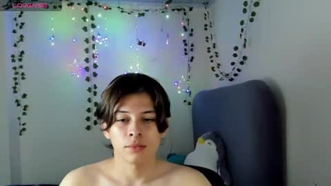 Snapshot of felix_leex chatting on March 6, 12:00 am Felix leex online show from March 6, 12:00 am