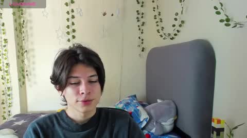 Snapshot of felix_leex chatting on December 20, 8:23 pm Felix leex online show from December 20, 8:23 pm