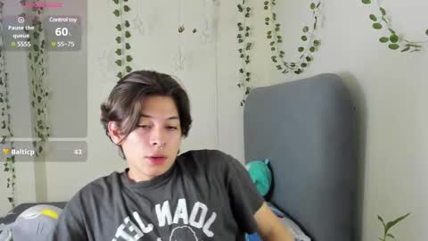 Snapshot of felix_leex chatting on December 21, 10:51 pm Felix leex online show from December 21, 10:51 pm