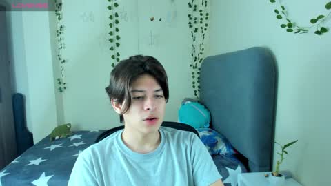 Snapshot of felix_leex chatting on December 1, 4:32 pm Felix leex online show from December 1, 4:32 pm