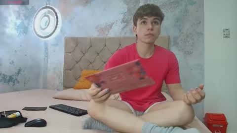 Femboy Max online show from November 6, 12:19 pm