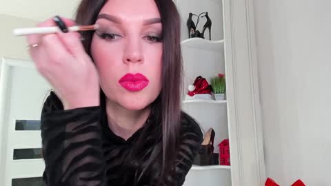 Snapshot of femdomheels chatting on December 2, 11:07 am femdomheels online show from December 2, 11:07 am