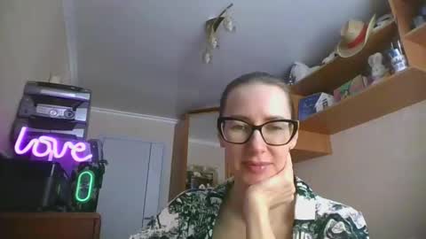 feraliss online show from February 3, 7:56 am