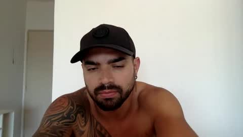 Snapshot of ferpaisa2024 chatting on December 11, 8:18 pm insta ferxx1210 Fercho online show from December 11, 8:18 pm
