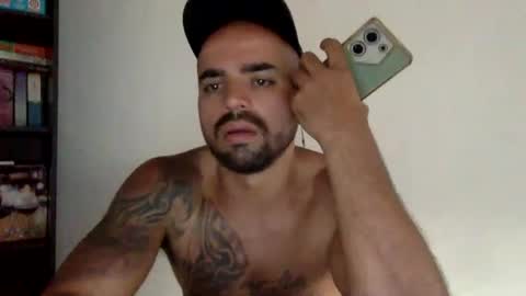 Snapshot of ferpaisa2024 chatting on December 5, 9:33 pm insta ferxx1210 Fercho online show from December 5, 9:33 pm