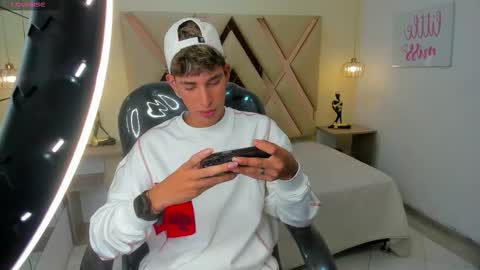 FER PHOENIX online show from December 1, 3:48 am