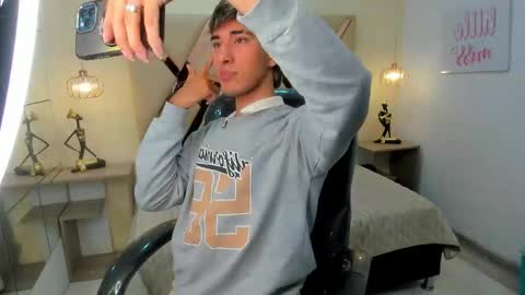 FER PHOENIX online show from December 21, 4:52 am