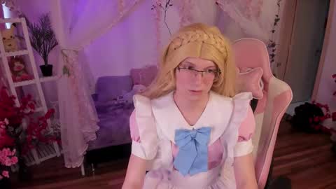fi_cosplay online show from October 21, 8:45 pm