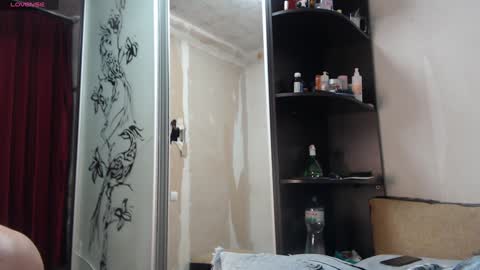 Snapshot of fialka42 chatting on December 1, 7:38 pm Alex33 Julia30 online show from December 1, 7:38 pm