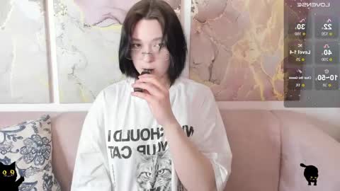 fiamoory online show from May 27, 1:57 am