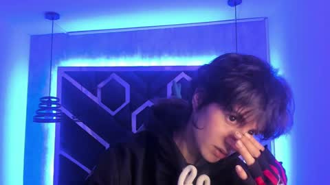   online show from March 11, 12:06 pm