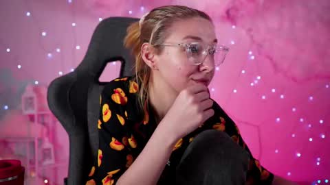 cap and Lana  online show from March 8, 8:22 am