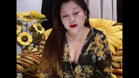 Yhen online show from May 28, 6:50 pm