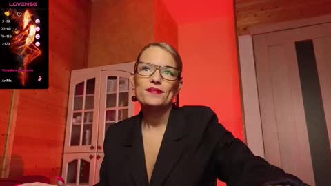 Lady online show from December 15, 7:10 pm