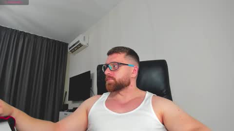 FindomGuyXXX online show from February 8, 7:39 pm