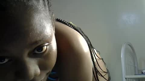Snapshot of fine_queen12 chatting on December 6, 10:00 am fine_queen12 online show from December 6, 10:00 am