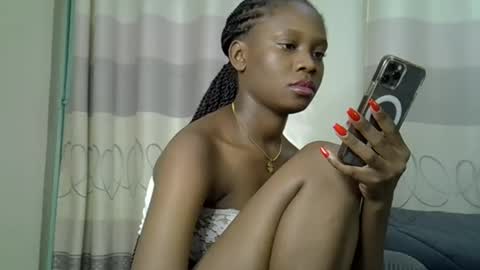 Snapshot of fine_queen12 chatting on March 5, 1:06 pm fine_queen12 online show from March 5, 1:06 pm