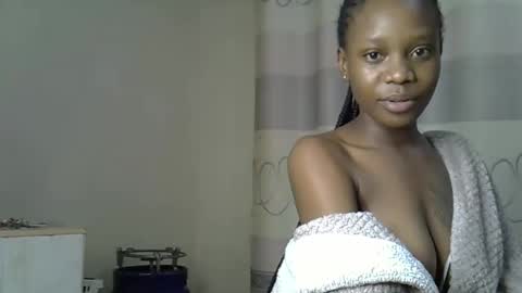Snapshot of fine_queen12 chatting on December 15, 11:55 am fine_queen12 online show from December 15, 11:55 am
