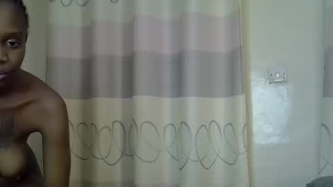 Snapshot of fine_queen12 chatting on December 4, 3:26 pm fine_queen12 online show from December 4, 3:26 pm
