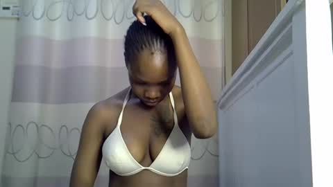 Snapshot of fine_queen12 chatting on December 16, 11:12 am fine_queen12 online show from December 16, 11:12 am