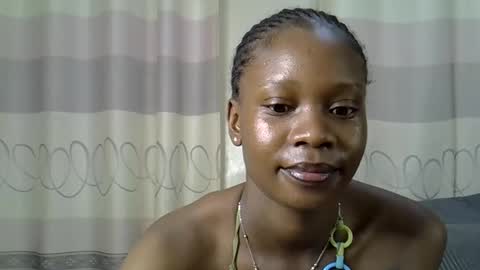Snapshot of fine_queen12 chatting on February 4, 6:36 am fine_queen12 online show from February 4, 6:36 am