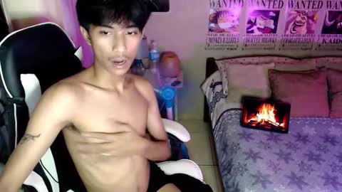 fineboii_rey18 online show from May 7, 4:03 pm