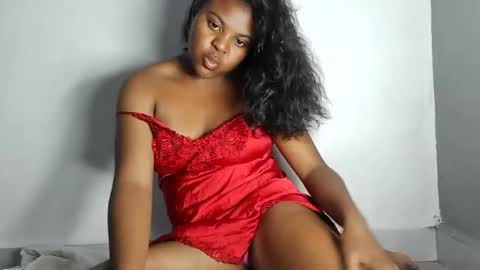 fiona_00 online show from May 5, 2:56 pm