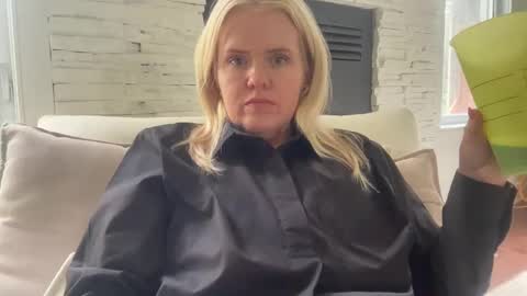 First Class Duchess online show from September 18, 7:29 pm
