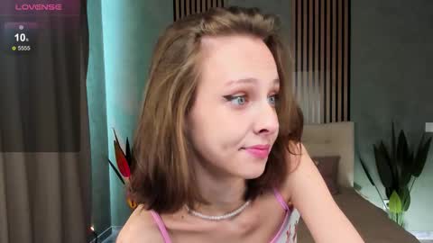 im Linda please give me thumbs up online show from September 25, 3:02 am