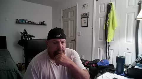 Snapshot of flaguy3233 chatting on December 11, 4:18 am Florida guy online show from December 11, 4:18 am