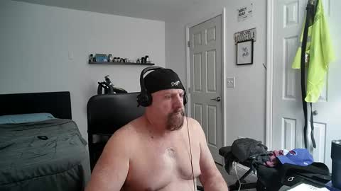 Snapshot of flaguy3233 chatting on December 10, 3:09 am Florida guy online show from December 10, 3:09 am