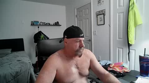 Snapshot of flaguy3233 chatting on February 17, 2:53 am Florida guy online show from February 17, 2:53 am