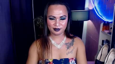Snapshot of flirtangel93 chatting on February 11, 8:31 pm Angel online show from February 11, 8:31 pm