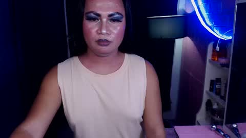 Snapshot of flirtangel93 chatting on February 10, 5:52 pm Angel online show from February 10, 5:52 pm